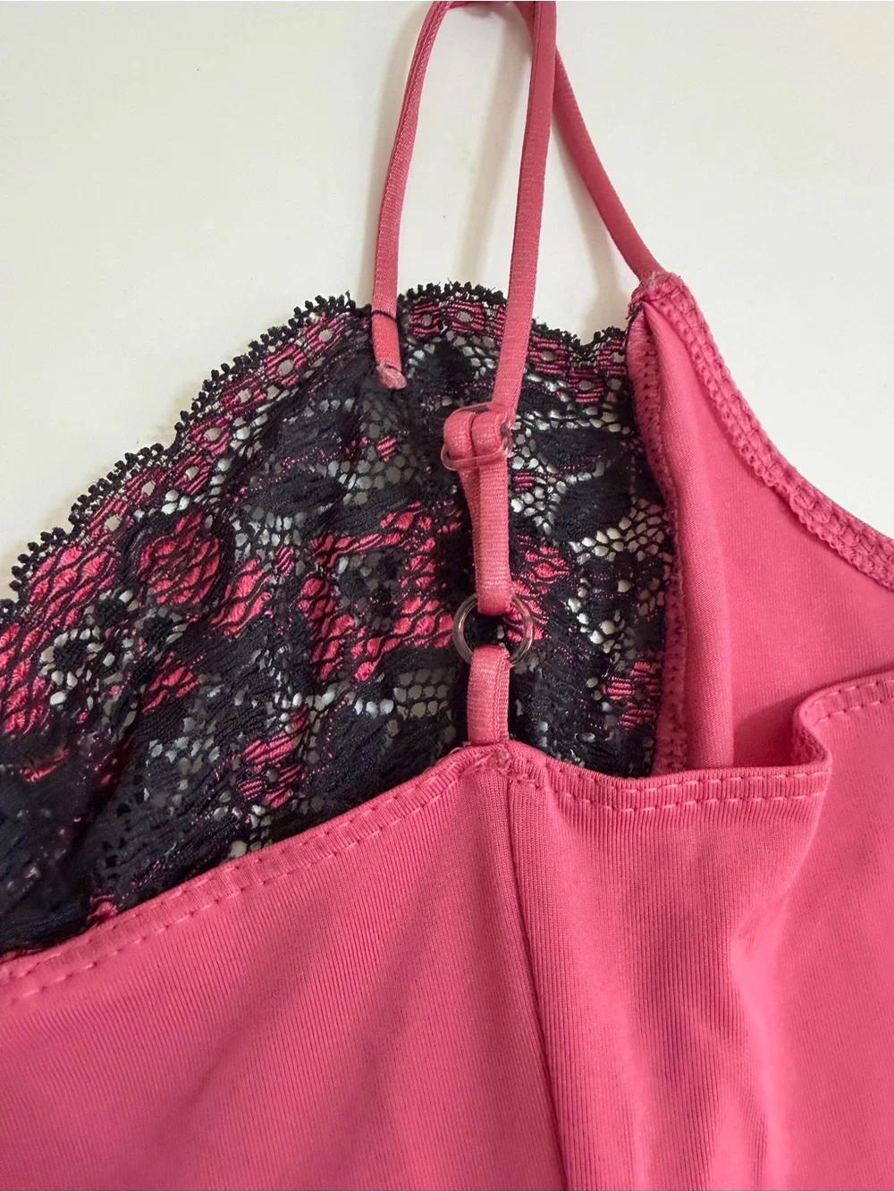 Vía Nicci Médium Y2K Pink Slip Nightgown with Black Lace